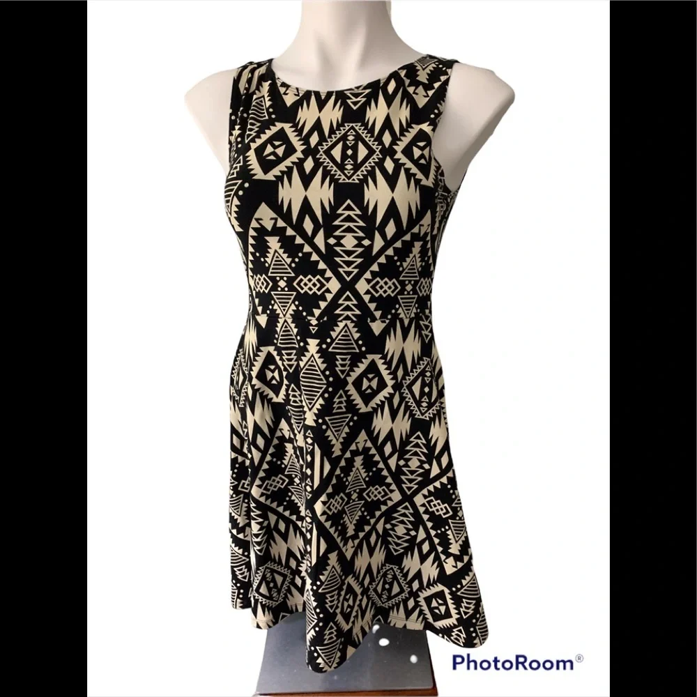 Pink by Victoria’s Secret Aztec Print Dress, Sz S - Picture 5 of 7